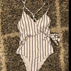 Cupshe One-Piece Size M